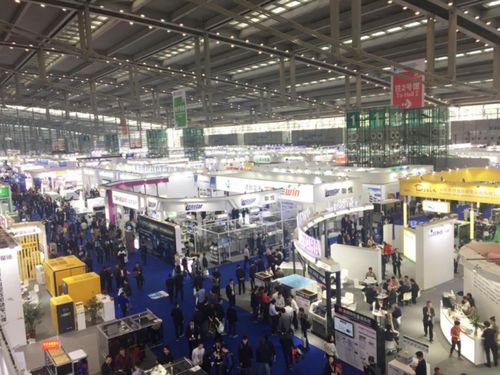 電子電路與電子商務(wù)技術(shù)的融合 未來科技展臺設(shè)計的創(chuàng)新趨勢